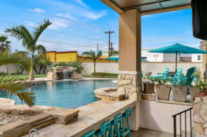Paradise Villa: 2 blocks from beach, private pool